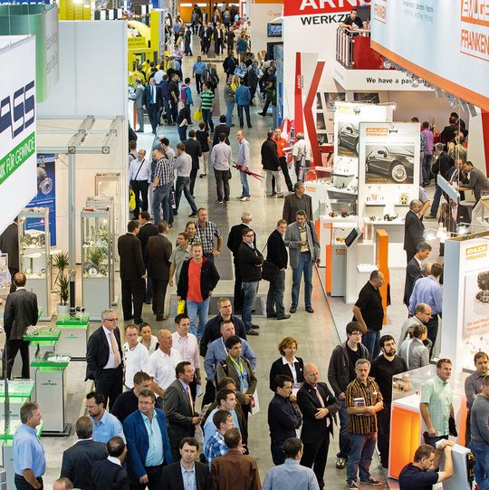 Die AMB ist der Treffpunkt der Metallbearbeiter (im Bild: Blick in Halle 1, AMB 2012). Die AMB ist der Treffpunkt der Metallbearbeiter (im Bild: Blick in Halle 1, AMB 2012).