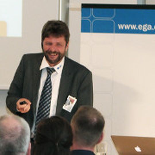 EGA-Vorstand Thorsten Cordes erklärt den Händlern die Neuerungen. EGA-Vorstand Thorsten Cordes erklärt den Händlern die Neuerungen.