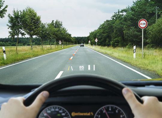 Augmented Reality und Head-up-Display: Gefahrensituationen erkennt der Fahrer frühzeitig. Augmented Reality und Head-up-Display: Gefahrensituationen erkennt der Fahrer frühzeitig.
