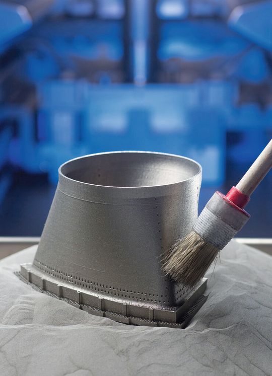 Dieses kurze Rohrstück verbindet zwei Teile einer Gasturbine. Der fließende Übergang von einer runden in eine eckige Form ist mit herkömmlichen Produktionsverfahren schwierig herzustellen. Mit 3D-Druckern geht es ganz einfach. Dieses kurze Rohrstück verbindet zwei Teile einer Gasturbine. Der fließende Übergang von einer runden in eine eckige Form ist mit herkömmlichen Produktionsverfahren schwierig herzustellen. Mit 3D-Druckern geht es ganz einfach.