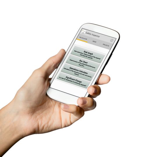 Der Mobile Safety Inspector PASmsi ebnet den Weg zur sicheren Maschine: Die App von Pilz unterstützt bei der Risikobeurteilung und Dokumentation vor Ort.