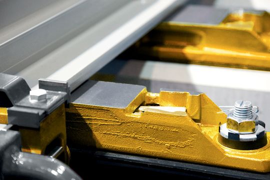 Der Montageschmierstoff STABURAGS NBU 30 PTM sichert die Vorspannkraft von Schraubverbindungen. Der Montageschmierstoff STABURAGS NBU 30 PTM sichert die Vorspannkraft von Schraubverbindungen.