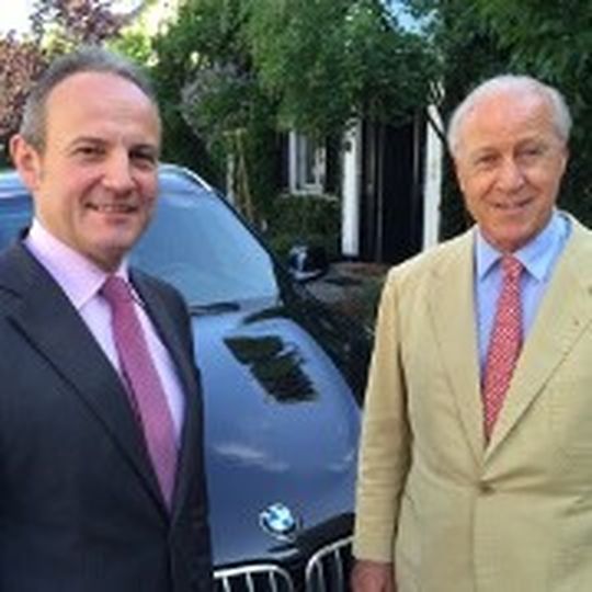 Generationswechsel bei der Cloppenburg SE: Friedrich Behle (li.) folgt auf Ulf Cloppenburg.