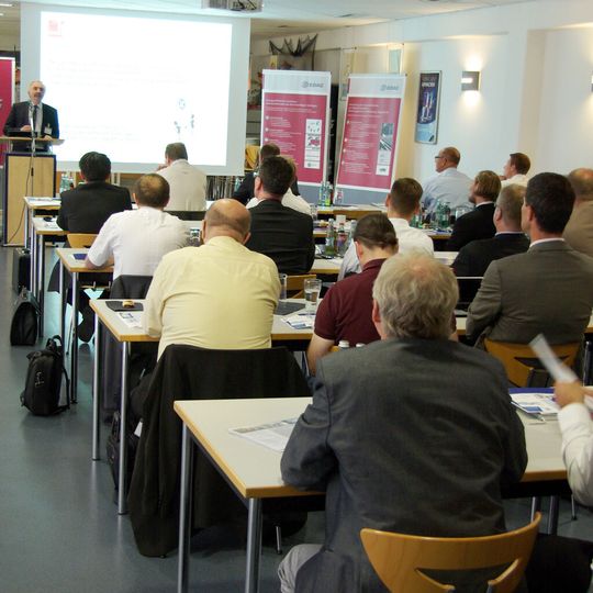Prof. Dr. Otto Huber bei der Begrüßung der Teilnehmer Prof. Dr. Otto Huber bei der Begrüßung der Teilnehmer