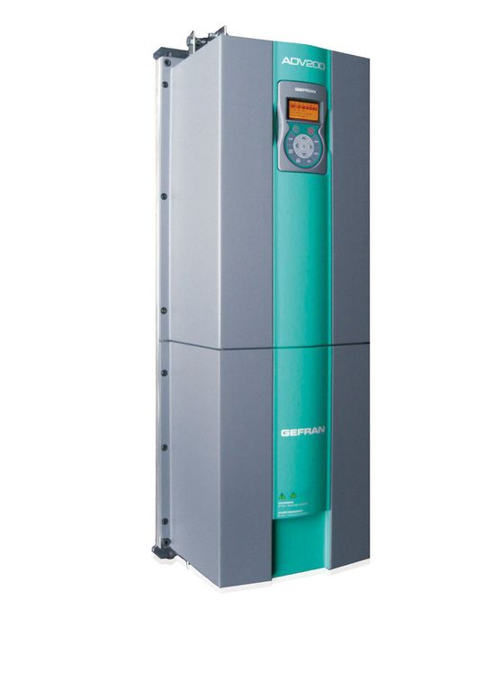 Kompakt, robust und leistungsstark – mit dem neuen flüssigkeitsgekühlten Frequenzumrichter ADV200 WH für Leistungen von 30 kW bis 1,2 MW komplettiert Gefran seine Umrichter-Portfolio. Zielgruppe ist die Kunststoffverarbeitende Industrie. Kompakt, robust und leistungsstark – mit dem neuen flüssigkeitsgekühlten Frequenzumrichter ADV200 WH für Leistungen von 30 kW bis 1,2 MW komplettiert Gefran seine Umrichter-Portfolio. Zielgruppe ist die Kunststoffverarbeitende Industrie.