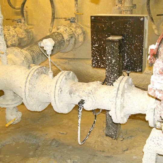 Die Mikrowellen-Messtechnik eignet sich auch für den Einsatz in rauer Industrieumgebung. Die Mikrowellen-Messtechnik eignet sich auch für den Einsatz in rauer Industrieumgebung.