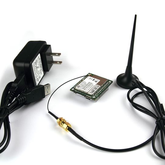 CELLv1.0-Kit: Mobilfunk-Entwicklungsboard mit 2G+3G-Chipsatz CELLv1.0-Kit: Mobilfunk-Entwicklungsboard mit 2G+3G-Chipsatz