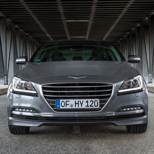 Der neue Hyundai Genesis kostet 65.000 Euro.