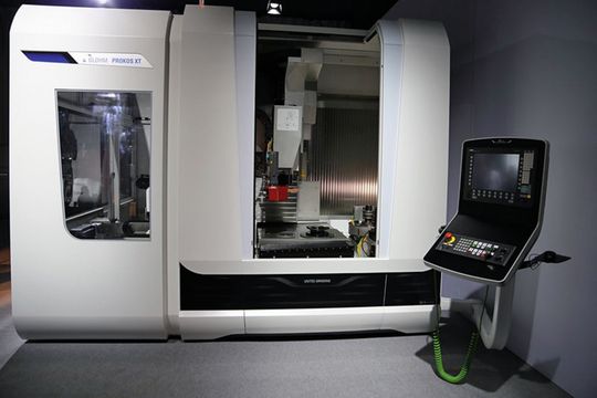 Blohm Prokos XT spécialement développée pour l'usinage de pièces complexes. Blohm Prokos XT spécialement développée pour l'usinage de pièces complexes.