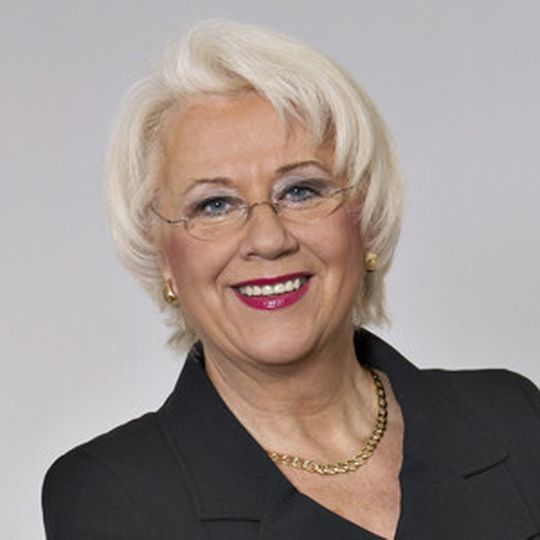 Margrit Harting: Führt gemeinsam mit ihrem Mann Dietmar und den Kindern Philip und Maresa das Familienunternehmen Harting in zweiter und dritter Generation. Margrit Harting: Führt gemeinsam mit ihrem Mann Dietmar und den Kindern Philip und Maresa das Familienunternehmen Harting in zweiter und dritter Generation.