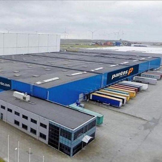 Rund 20.000 m² groß ist das neue Logistikzentrum von Pantos Logistics im Hafen von Rotterdam (Niederlande). Rund 20.000 m² groß ist das neue Logistikzentrum von Pantos Logistics im Hafen von Rotterdam (Niederlande).