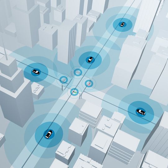 Die Car-to-car Kommunikation steigert die Verkehrssicherheit – wie das Projekt „Drive C2X“ auf europäischer Ebene nachgewiesen hat. Die Car-to-car Kommunikation steigert die Verkehrssicherheit – wie das Projekt „Drive C2X“ auf europäischer Ebene nachgewiesen hat.