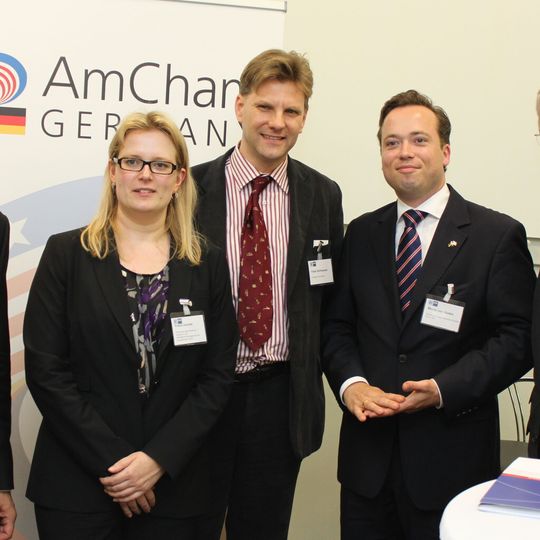 Freya Lemcke, Frank Hoffmeister und Moritz von Soden (von links) auf der Podiumsdiskussion der IHK Hannover zum TTIP.