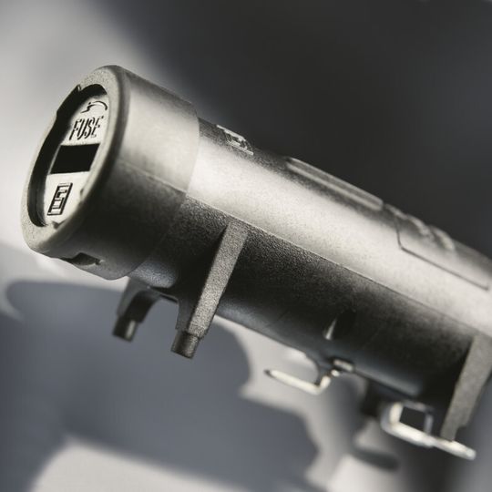 Konkrete Anwendungsbeispiele des SMD-Sicherungshalters von Schurter sind Industrie-, Medizin- und Haushaltsgeräte. Konkrete Anwendungsbeispiele des SMD-Sicherungshalters von Schurter sind Industrie-, Medizin- und Haushaltsgeräte.