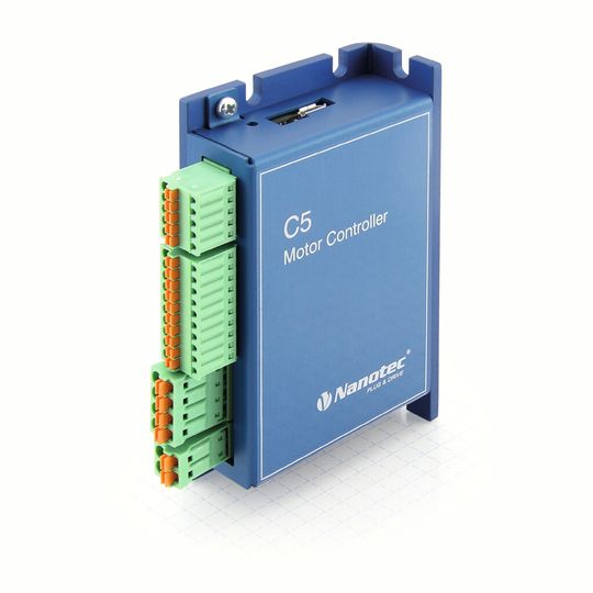 Die Steuerung C5 eignet sich vor allem für einfache Applikationen, die keinen Drehgeber, aber hohe dynamische Performance und Laufruhe erfordern. Die Steuerung C5 eignet sich vor allem für einfache Applikationen, die keinen Drehgeber, aber hohe dynamische Performance und Laufruhe erfordern.