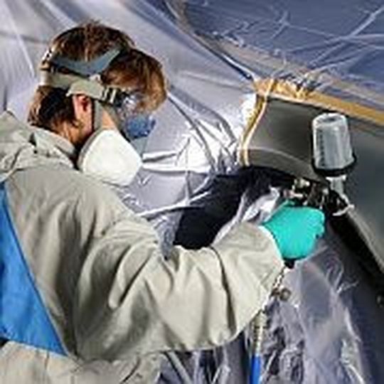 Die Accuspray-Pistolen von 3M sind 324 Gramm leicht, druckluftbetrieben und basieren auf der HVLP-Technologie. Die Accuspray-Pistolen von 3M sind 324 Gramm leicht, druckluftbetrieben und basieren auf der HVLP-Technologie.