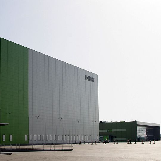 BASF hat am 18. Juli ihre größte europäische Produktionsanlage für Automobil-Abgaskatalysatoren im polnischen Środa Śląska in Betrieb genommen. BASF hat am 18. Juli ihre größte europäische Produktionsanlage für Automobil-Abgaskatalysatoren im polnischen Środa Śląska in Betrieb genommen.