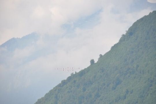 Geschlossener Anflug, der sich sogleich.... Geschlossener Anflug, der sich sogleich....