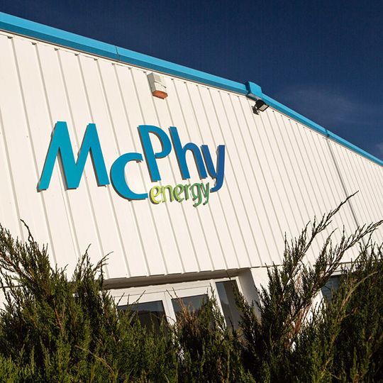 McPhy Energy S.A. (La Motte-Fanjas, Frankreich) wurde 2008 gegründet, um die Speicherung von Wasserstoff in Metallhydriden industriell nutzbar zu machen. Das Unternehmen ist eine 100-prozentige Tochter der McPhy Energy S.A. (Grenoble) und existiert seit Ende 2011. McPhy Energy S.A. (La Motte-Fanjas, Frankreich) wurde 2008 gegründet, um die Speicherung von Wasserstoff in Metallhydriden industriell nutzbar zu machen. Das Unternehmen ist eine 100-prozentige Tochter der McPhy Energy S.A. (Grenoble) und existiert seit Ende 2011.