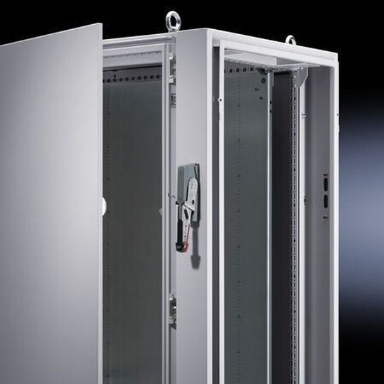 Die neue Trennschalterhaube erleichtert dem Anwender die Montage mit vielen konstruktiven Neuerungen.