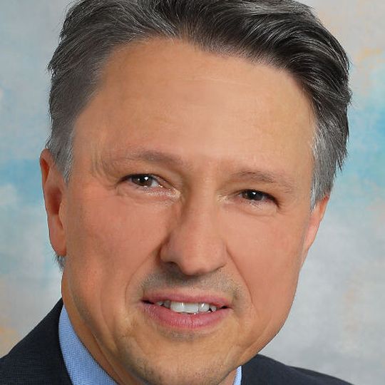 Helmut Adamski, der CEO und Chairman der IP500-Allianz. Er stellt klar: Die Allianz ist nicht der Hebel eines großen Herstellers, der seine Claims im Internet der Dinge abstecken will. Der Allianz geht es darum, die beste Technik für das Anwendungsfeld der Gebäudeautomatisierung zu finden und zu propagieren. Helmut Adamski, der CEO und Chairman der IP500-Allianz. Er stellt klar: Die Allianz ist nicht der Hebel eines großen Herstellers, der seine Claims im Internet der Dinge abstecken will. Der Allianz geht es darum, die beste Technik für das Anwendungsfeld der Gebäudeautomatisierung zu finden und zu propagieren.