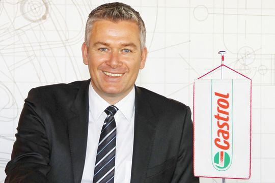 Michael Hansen: "Schmierstoffe laufen in vielen Autohäusern unter dem strategischen Dach des Teilegeschäfts mit. Sie sollten aber eine viel wichtigere Rolle spielen, als nebenbei mitzulaufen." Michael Hansen: "Schmierstoffe laufen in vielen Autohäusern unter dem strategischen Dach des Teilegeschäfts mit. Sie sollten aber eine viel wichtigere Rolle spielen, als nebenbei mitzulaufen."