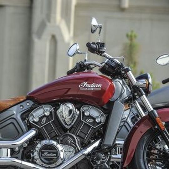Ein neu konstruierter Motor ist das Herzstück der Indian Scout. Ein neu konstruierter Motor ist das Herzstück der Indian Scout.