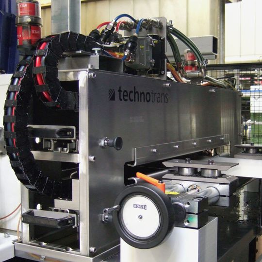 Die Sprüheinheit Spray Xact ist ein innovatives Sprühbeölungssystem für die Stanz- und Umformtechnik, mit der Coilbänder, Platinen und Ronden vor dem Umformprozess befettet werden. Die Sprüheinheit Spray Xact ist ein innovatives Sprühbeölungssystem für die Stanz- und Umformtechnik, mit der Coilbänder, Platinen und Ronden vor dem Umformprozess befettet werden.