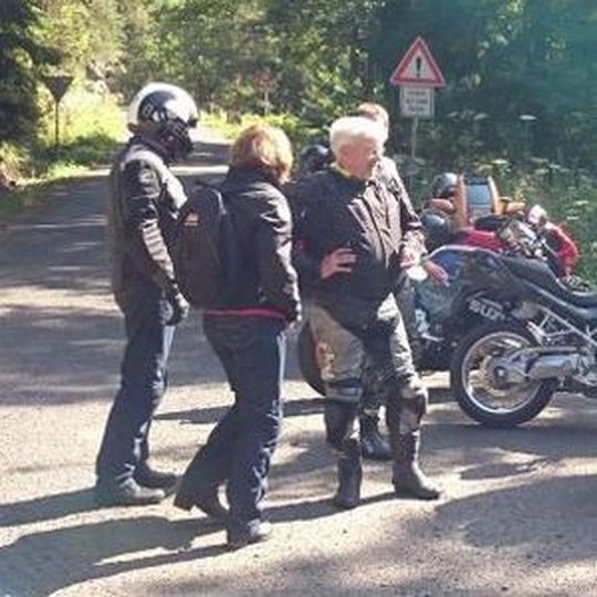 Gruppe 4: Alt und Jung mit viel Schwung. Gruppe 4: Alt und Jung mit viel Schwung.