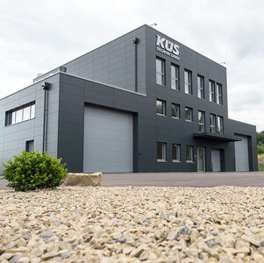 Soeben eröffnet: Das neue Test- und Prüfzentrum der KÜS Technik GmbH im saarländischen Losheim am See. Soeben eröffnet: Das neue Test- und Prüfzentrum der KÜS Technik GmbH im saarländischen Losheim am See.