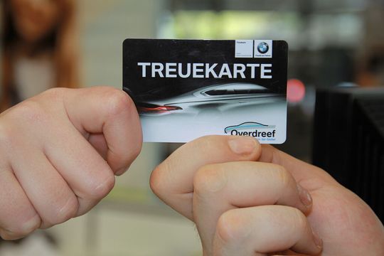 Die Treuekarte ist für die Kunden kostenlos. Die Treuekarte ist für die Kunden kostenlos.