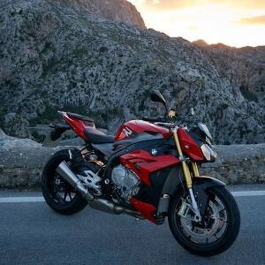 Einer der Verkaufsknaller: die BMW S 1000 R. Einer der Verkaufsknaller: die BMW S 1000 R.