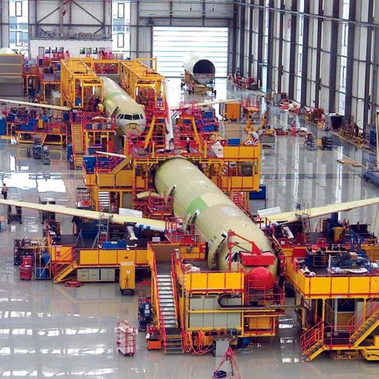 Dürr erzielte im Aircraft-Bereich 2013 einen Umsatz von zirka 35 Millionen Euro. Broetje-Automation erwirtschaftete 2013 rund 100 Millionen Euro Umsatz. Dürr erzielte im Aircraft-Bereich 2013 einen Umsatz von zirka 35 Millionen Euro. Broetje-Automation erwirtschaftete 2013 rund 100 Millionen Euro Umsatz.
