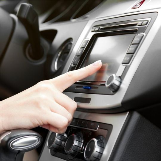 Infotainment- und Fahrerassistenzsysteme verändern die Mobilität – automobiles Ethernet ist gefragter als je zuvor. Infotainment- und Fahrerassistenzsysteme verändern die Mobilität – automobiles Ethernet ist gefragter als je zuvor.