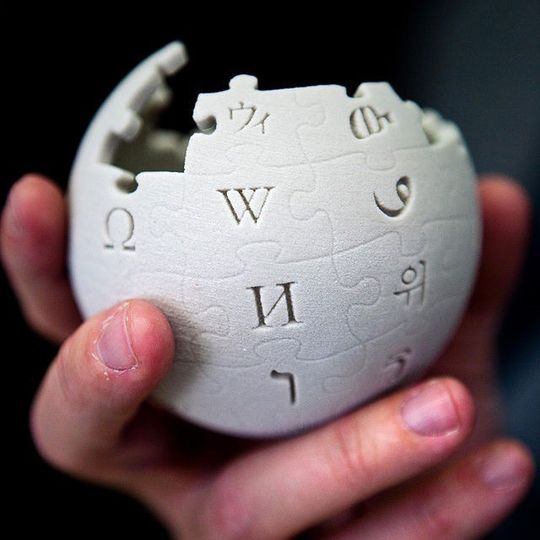 Der Wikipedia-Globus aus dem 3D-Drucker Der Wikipedia-Globus aus dem 3D-Drucker