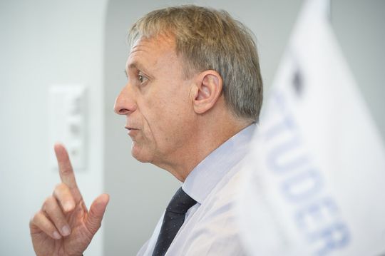 «Im einfachen Fall muss man weg vom Over-Engineering und fragen, was der Kunde wirklich will und braucht.» Fred Gaegauf, Geschäftsführer Studer AG «Im einfachen Fall muss man weg vom Over-Engineering und fragen, was der Kunde wirklich will und braucht.» Fred Gaegauf, Geschäftsführer Studer AG