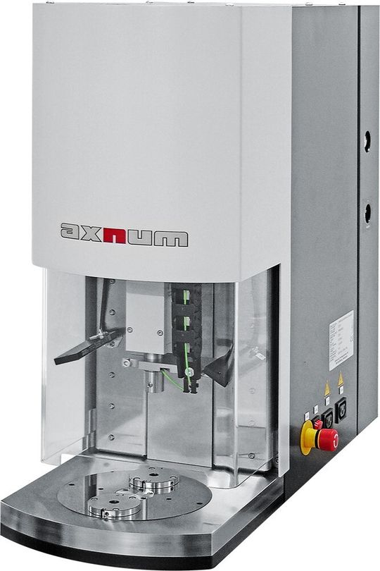 Bild: Die neue NC-Servopresse UFM-C-Compact mit Rundschalttisch montiert Mikroteile präzise und wirtschaftlich. Bild: Die neue NC-Servopresse UFM-C-Compact mit Rundschalttisch montiert Mikroteile präzise und wirtschaftlich.