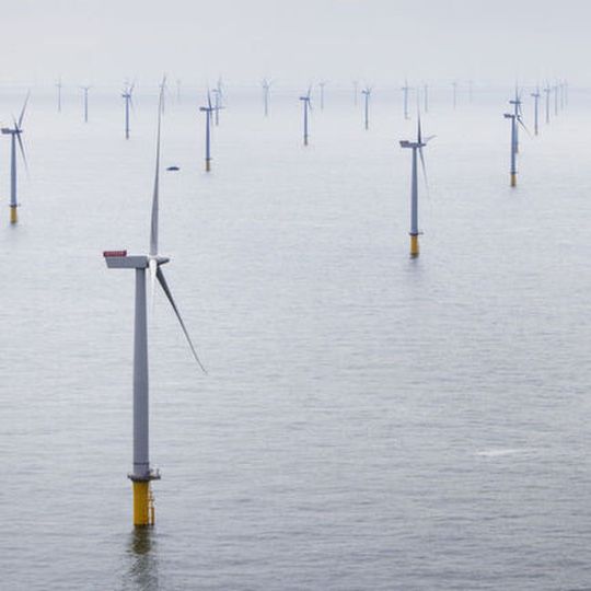 Der weltgrößte Offshore-Windpark London Array in Großbritannien. Siemens hat dafür alle 175 Windturbinen und die Netzanbindung geliefert. Eigner des Projektes sind Dong Energy, E.ON und Masdar. Der weltgrößte Offshore-Windpark London Array in Großbritannien. Siemens hat dafür alle 175 Windturbinen und die Netzanbindung geliefert. Eigner des Projektes sind Dong Energy, E.ON und Masdar.