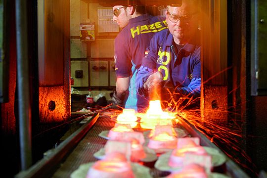 Zwischen Geistesblitz und Werkbank steht die Fertigung. Hazet schmiedet alles im eigenen Betrieb.