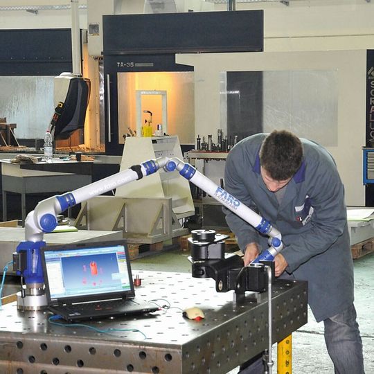 Durch die neue Fertigungshalle in Hochdorf vereint Raiser nun wieder alle Prozesse – Reibschweißen, mechanische Bearbeitung, Schweißkonstruktionen, Roboterschweißen, Glühen und Maschinenbau – an einem Standort. Durch die neue Fertigungshalle in Hochdorf vereint Raiser nun wieder alle Prozesse – Reibschweißen, mechanische Bearbeitung, Schweißkonstruktionen, Roboterschweißen, Glühen und Maschinenbau – an einem Standort.