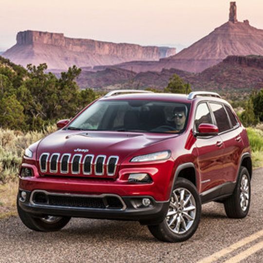 Höchst verwundbar: Beim Jeep Cherokee haben kriminelle Auto-Hacker besonders leichtes Spiel. Höchst verwundbar: Beim Jeep Cherokee haben kriminelle Auto-Hacker besonders leichtes Spiel.