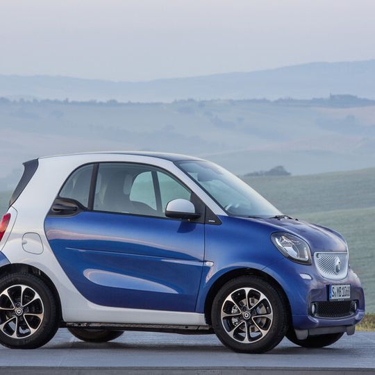 Bei Fortwo-Modellen aus dem April kann sich der Bowdenzug vom Wählhebelmodul zum Getriebe lösen. Bei Fortwo-Modellen aus dem April kann sich der Bowdenzug vom Wählhebelmodul zum Getriebe lösen.