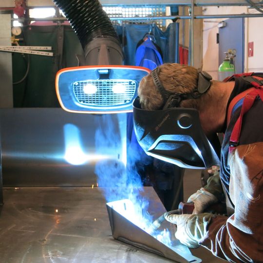 Mit dem Maxi Fil bietet die Kemper GmbH ein Schweißrauch-Filtergerät mit Punktabsaugung für mittleres Schweißaufkommen. Im Lesertest sind die Schweißer der Seeger Lasertechnik GmbH mit der Absaugleistung sehr zufrieden. Mit dem Maxi Fil bietet die Kemper GmbH ein Schweißrauch-Filtergerät mit Punktabsaugung für mittleres Schweißaufkommen. Im Lesertest sind die Schweißer der Seeger Lasertechnik GmbH mit der Absaugleistung sehr zufrieden.