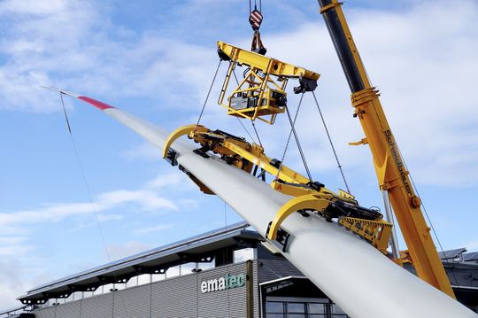 Die „Bunny“-Traverse von Ematec ermöglicht die Hasenohrmontage von Rotorblättern.