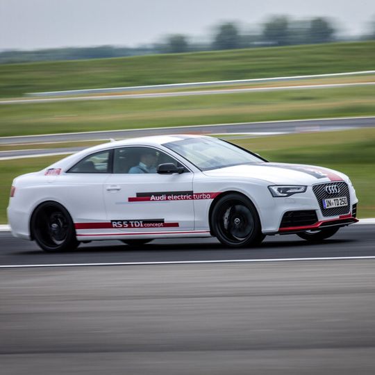 Audi hat den E-Turbo bereits im RS5 getestet. Audi hat den E-Turbo bereits im RS5 getestet.