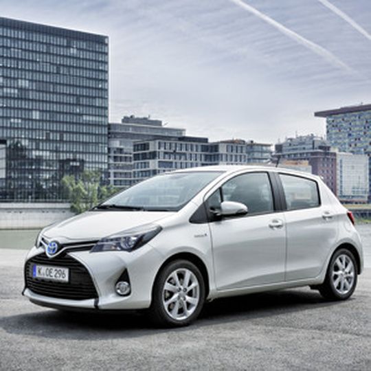 Dritte Generation: Der neue Toyota Yaris kommt am 30. August zu Preisen ab 11.990 Euro in den Handel. Besondere Hoffnungen ruhen auf der 1,5-Liter-Hybridversion. Dritte Generation: Der neue Toyota Yaris kommt am 30. August zu Preisen ab 11.990 Euro in den Handel. Besondere Hoffnungen ruhen auf der 1,5-Liter-Hybridversion.