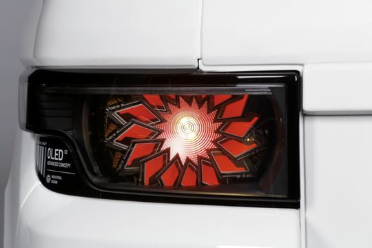 Anspruchsvolle Umgebung: Die OLED-Turbine im OLED-Heckleuchtendemonstrator. Anspruchsvolle Umgebung: Die OLED-Turbine im OLED-Heckleuchtendemonstrator.