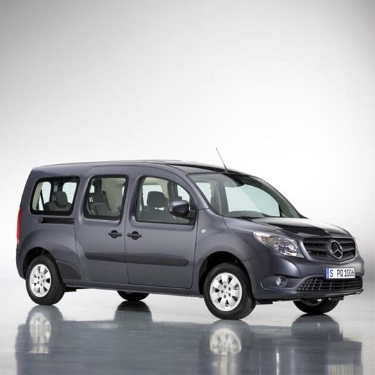 Den Citan Kombi – hier in der Lang-Version als Siebensitzer – gibt es jetzt zum Sonderpreis. Den Citan Kombi – hier in der Lang-Version als Siebensitzer – gibt es jetzt zum Sonderpreis.