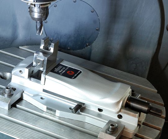 Bild: Kostengünstige Produkte in bewährter Qualität: Das zeichnet die neuen Schraubstöcke der Röhm Orange Line aus. Bild: Kostengünstige Produkte in bewährter Qualität: Das zeichnet die neuen Schraubstöcke der Röhm Orange Line aus.