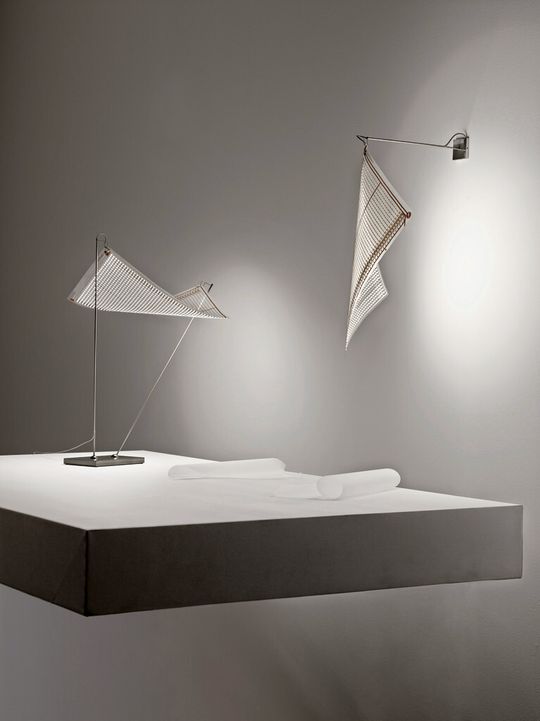 Schlanke Designs ähnlich wie bei der OLED: Das Design „Dew Drops“ stammt von Ingo Maurer und ist eine kundenspzifische Lösung mit einem CRI von 90 und 3000 K. Schlanke Designs ähnlich wie bei der OLED: Das Design „Dew Drops“ stammt von Ingo Maurer und ist eine kundenspzifische Lösung mit einem CRI von 90 und 3000 K.